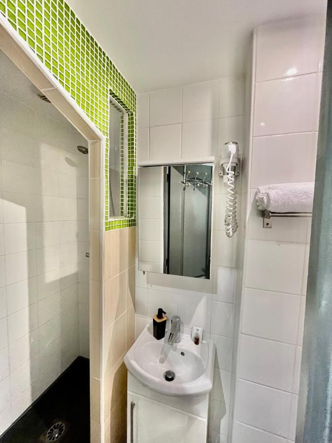 L'oasis Montparnasse Hotel