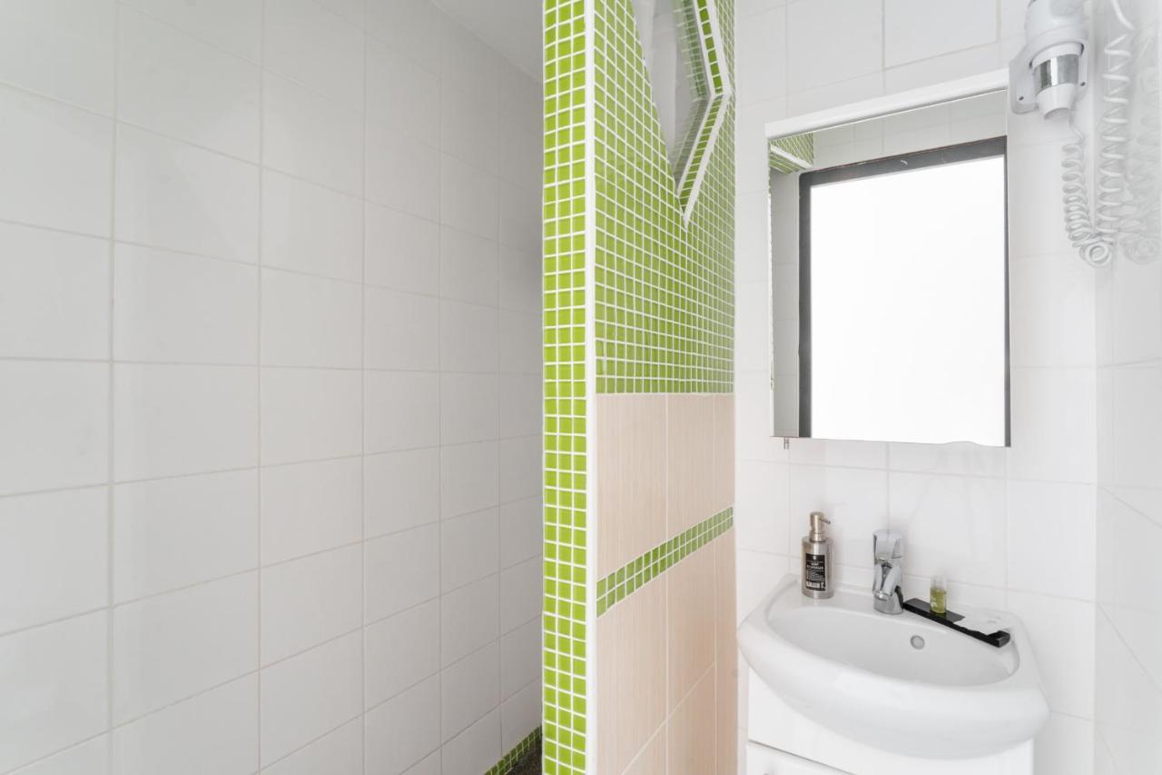 L'oasis Montparnasse Hotel